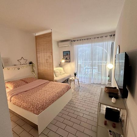 Studio Sur Le Port De Hyeres - A 2Min Des Plages, Clim & Balcon Kültér fotó