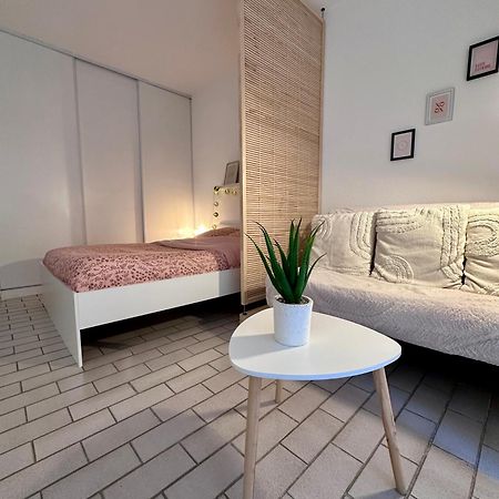 Studio Sur Le Port De Hyeres - A 2Min Des Plages, Clim & Balcon Kültér fotó