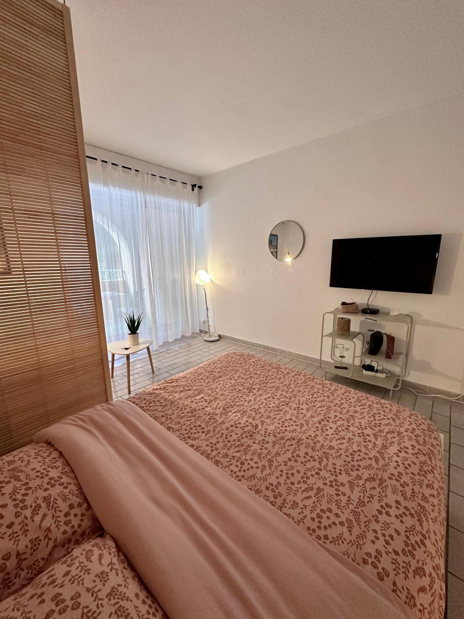 Studio Sur Le Port De Hyeres - A 2Min Des Plages, Clim & Balcon Kültér fotó