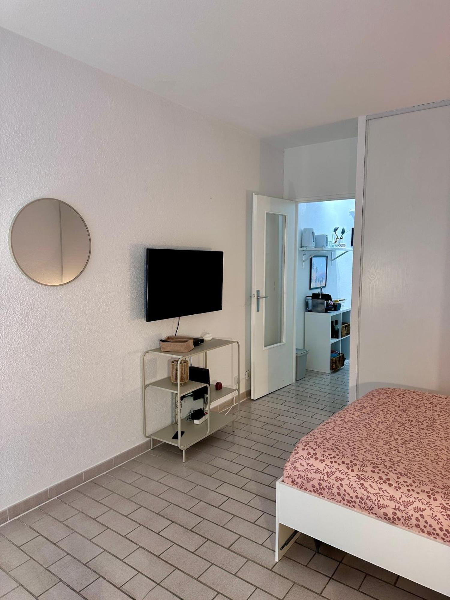 Studio Sur Le Port De Hyeres - A 2Min Des Plages, Clim & Balcon Kültér fotó