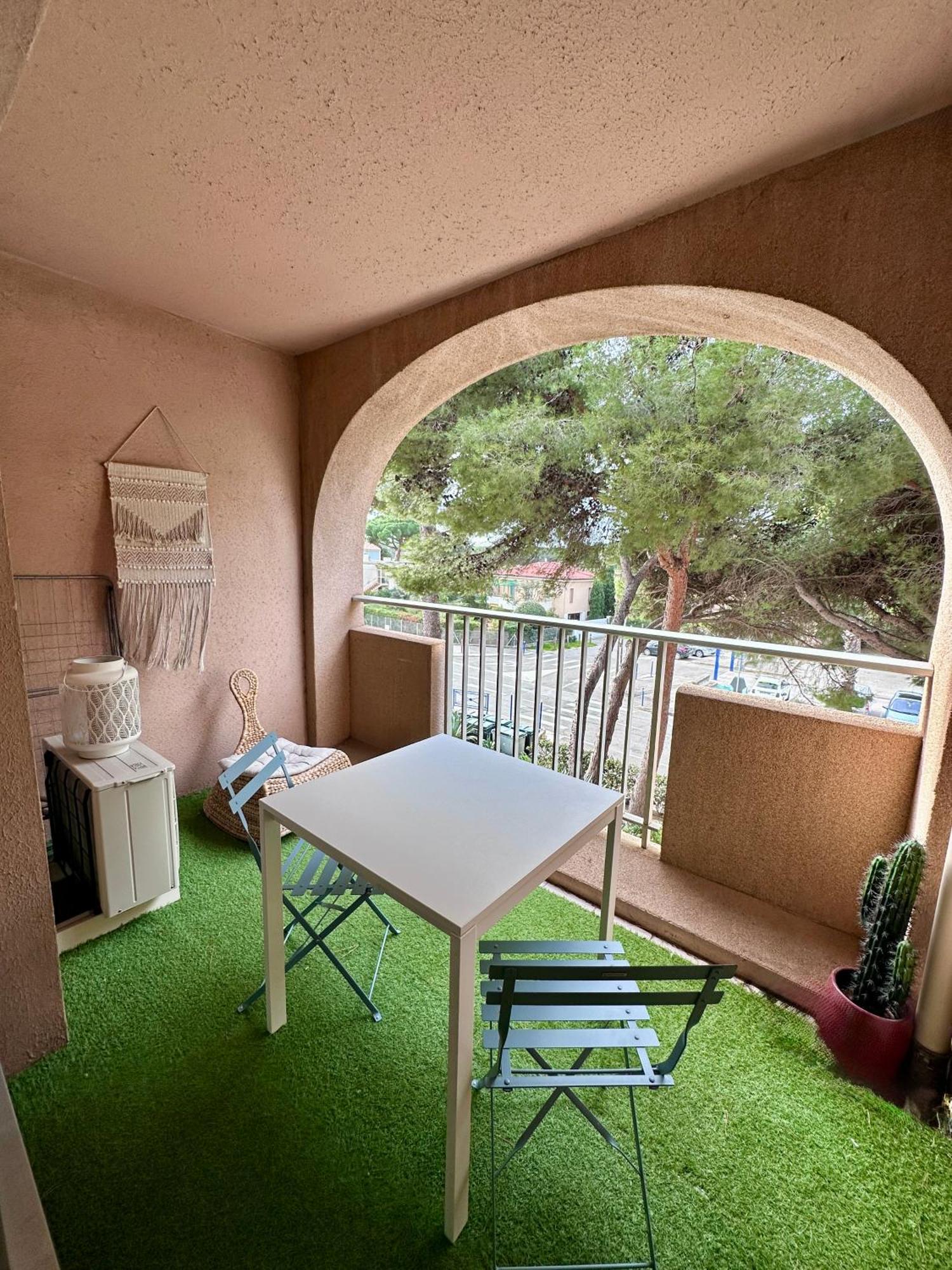 Studio Sur Le Port De Hyeres - A 2Min Des Plages, Clim & Balcon Kültér fotó